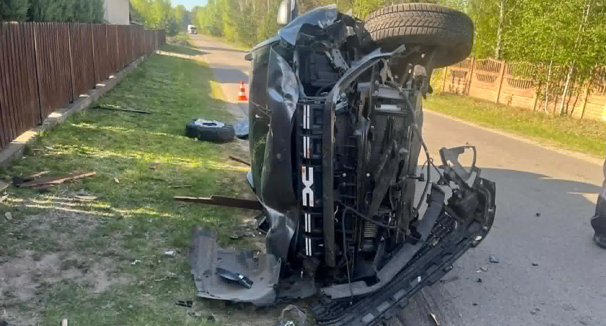 Wypadek w drodze na maturę. Zderzenie dwóch aut w Olszycu-Folwarku - fot. ak