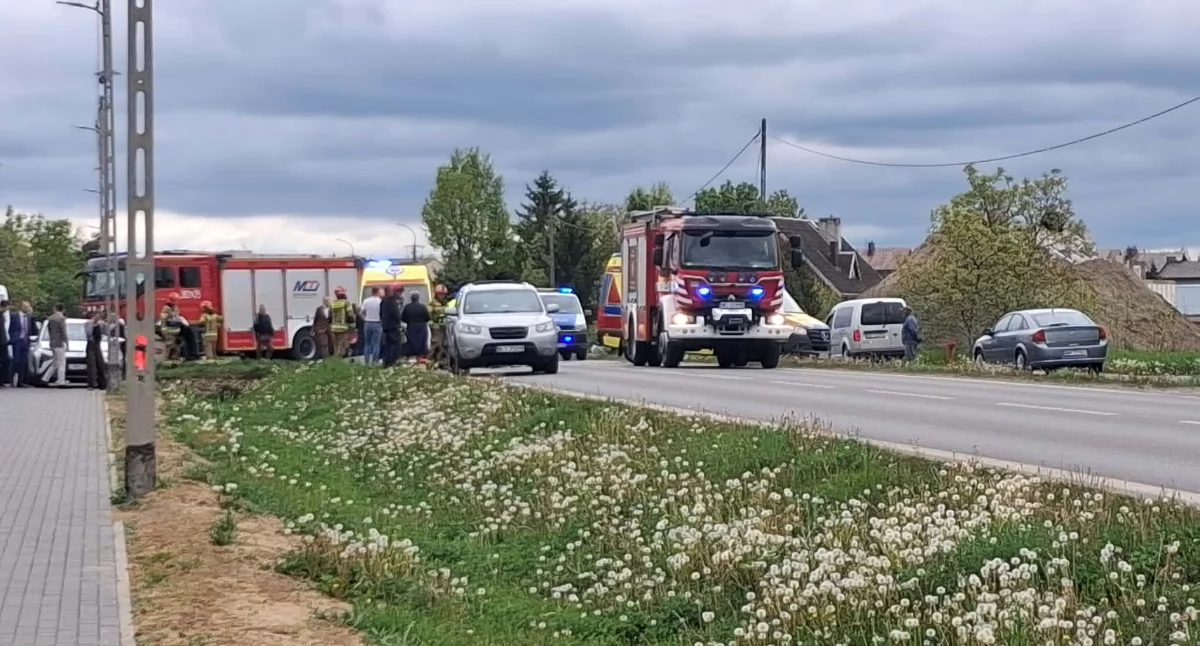 Zderzenie dwóch samochodów w Grabianowie. Droga jest zablokowana - fot. Aga Król