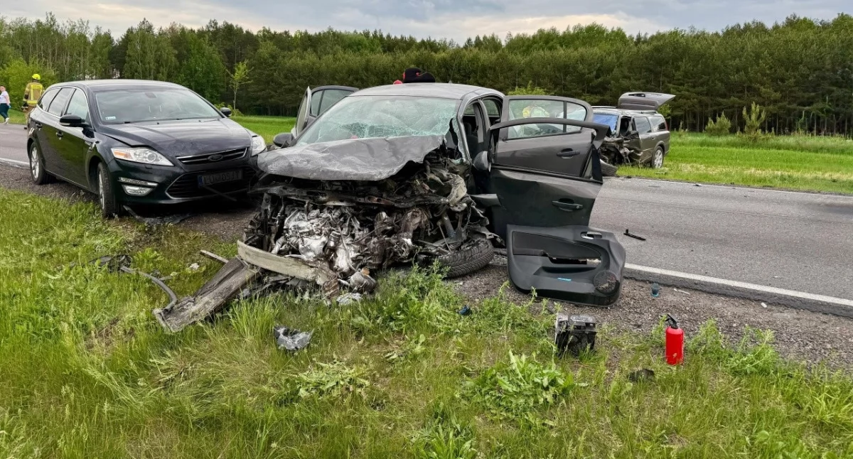 Poważny wypadek na DK-63 w gminie Łuków. Zderzyły się trzy samochody - fot. KP PSP w Łukowie
