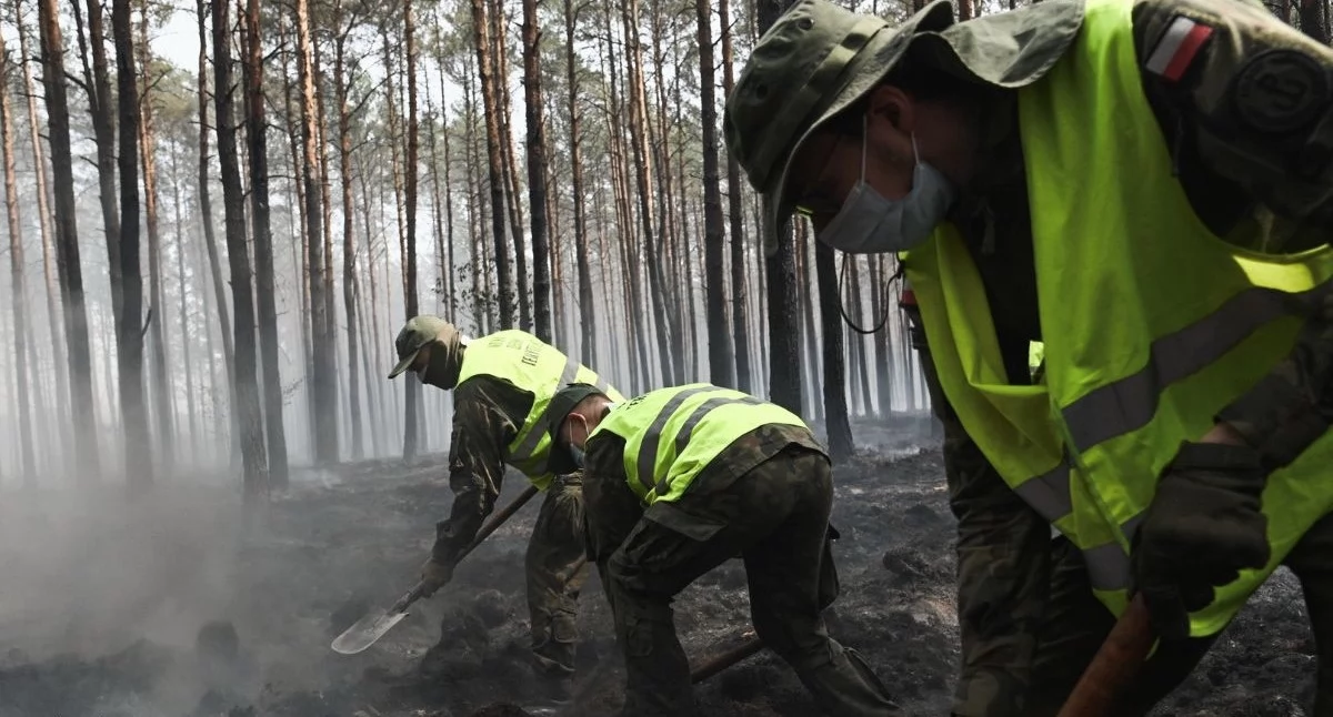 Terytorialsi z Siedlec ruszyli do walki z pożarami. W akcji blisko 100 żołnierzy - fot. 5MBOT