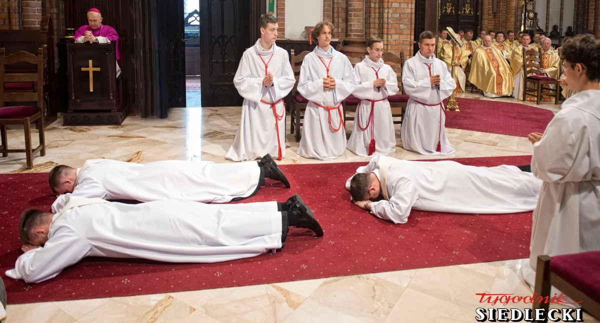Trzej diakoni przyjęli święcenia kapłańskie w siedleckiej katedrze - fot. Aga Król