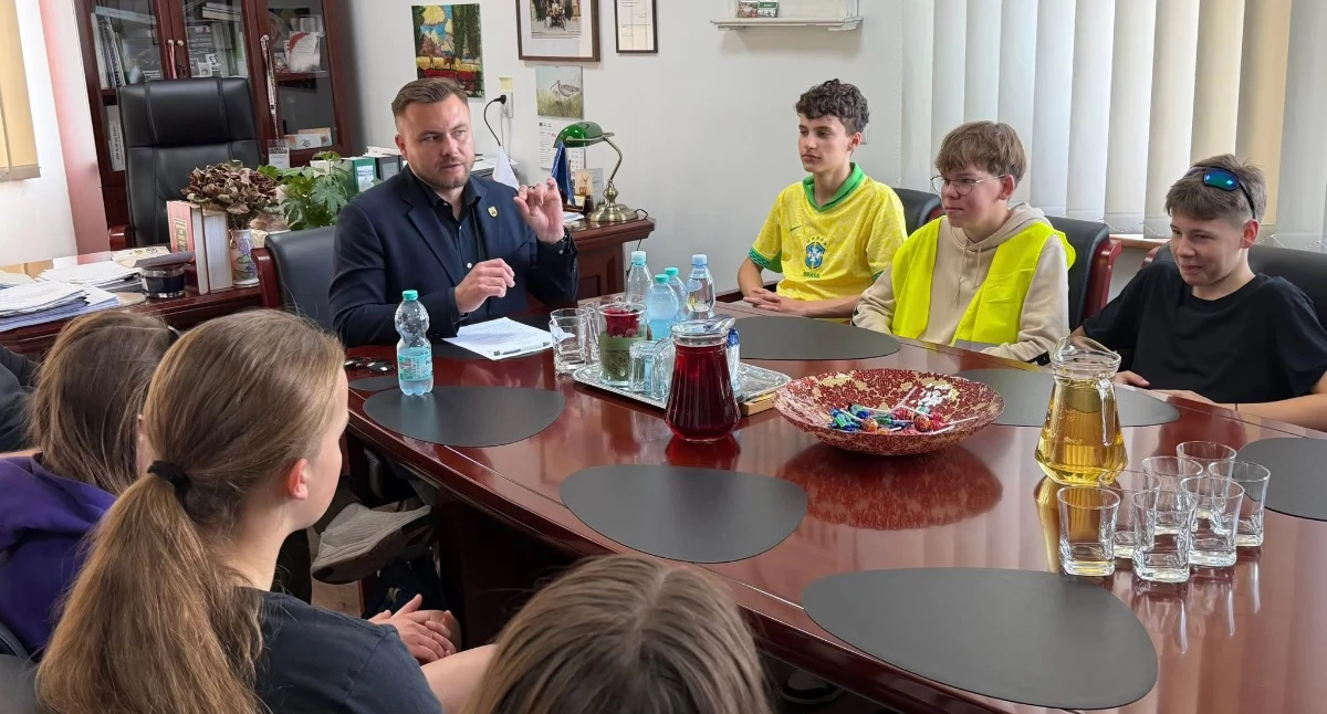 Burmistrz odwiedził dzieci, a uczniowie urząd. Początek czerwca pełen spotkań w gminie Mordy