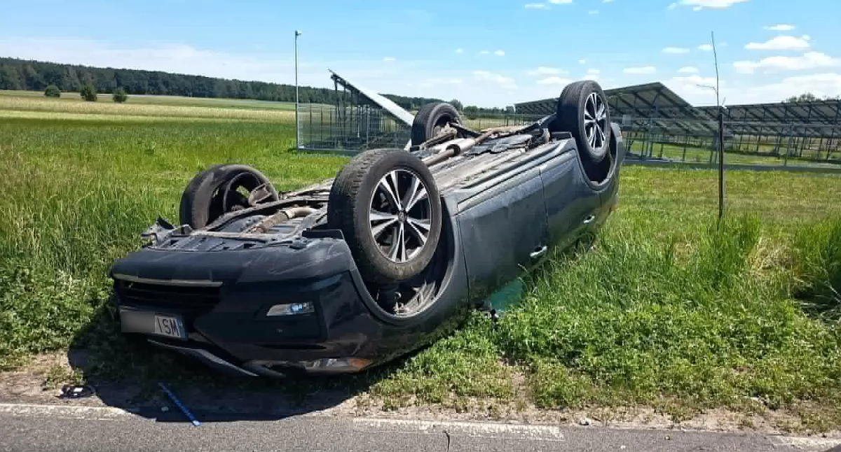 Czołowe zderzenie dwóch aut w Chodowie. Cztery osoby poszkodowane, w akcji śmigłowiec LPR - fot. PSP Siedlce