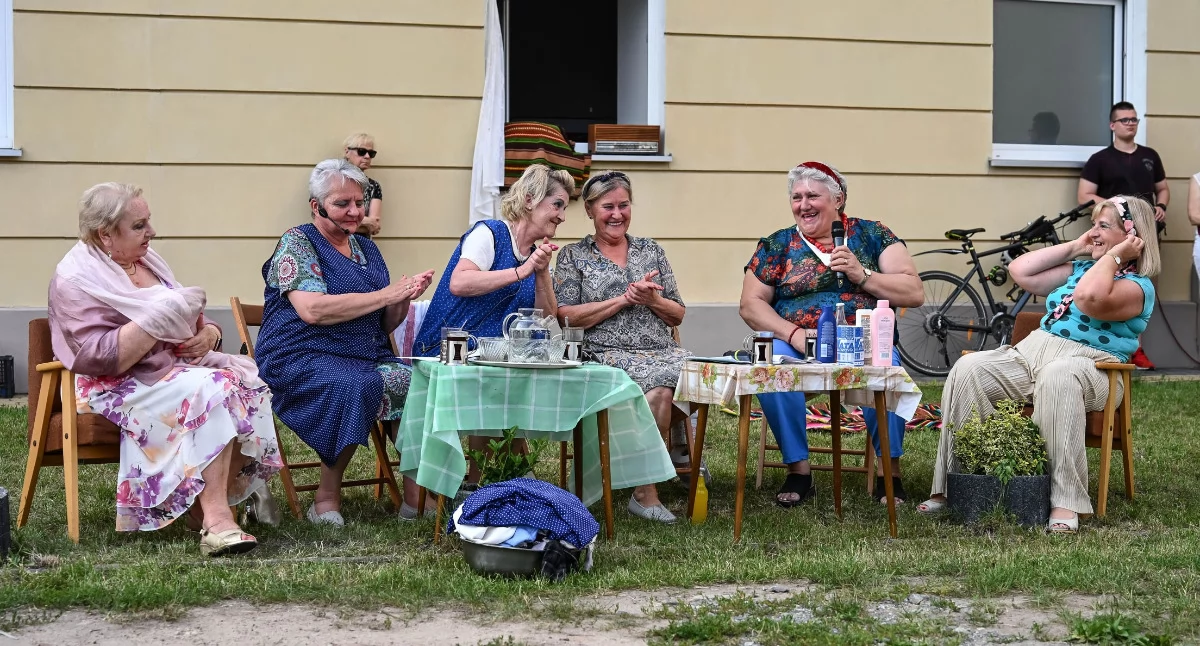 Dawne podwórka wróciły we wspomnieniach. Plenerowe widowisko w Siedlcach - fot. Alex Skums