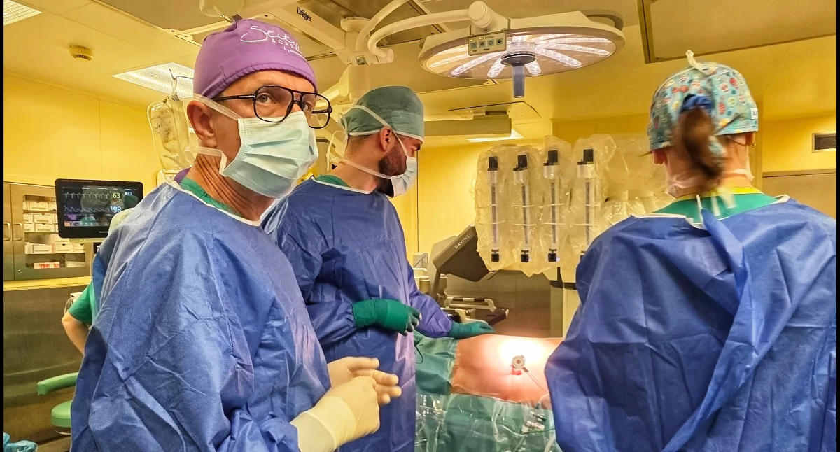 Lekarze z całej Polski przyjeżdżają do Siedlec. Tutaj uczą się operacji z wykorzystaniem robota - fot. Aga Król