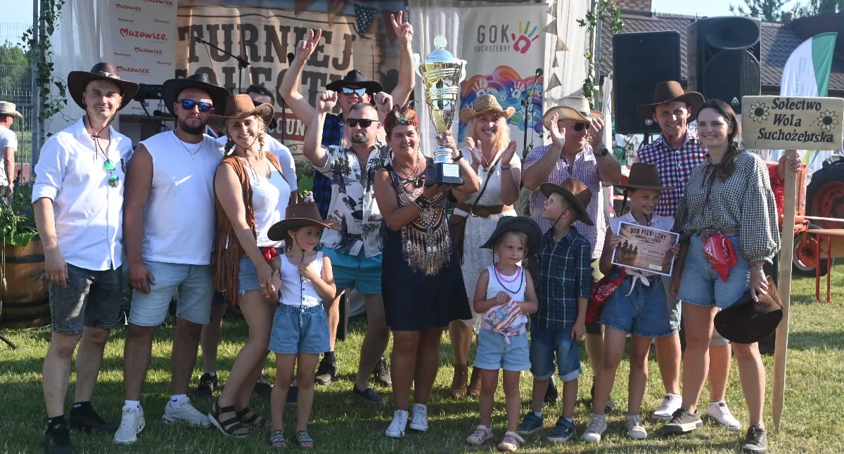 Zwycięzcy Turnieju Sołectw w stylu country - drużyna z Woli Suchożebrskiej 