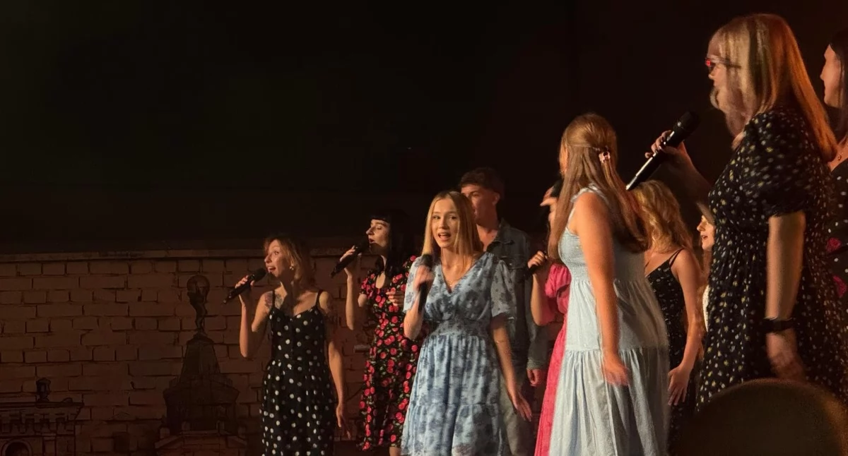 Koncerty/Muzyka, Teatr początek Letniego Festiwalu Muralem (zdjęcia) - zdjęcie, fotografia
