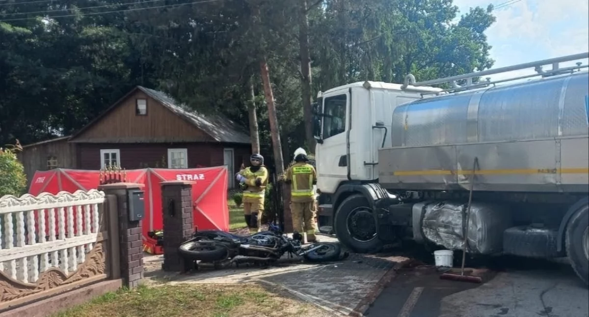 Tragiczny wypadek w Borsukach. Droga jest całkowicie zablokowana - fot. KPP Łosice