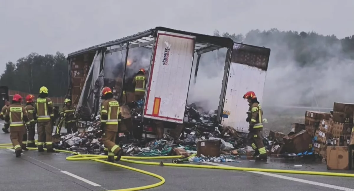 Pożar ciężarówki na A2. Autostrada w kierunku Warszawy zablokowana - fot. OSP Nowe Opole