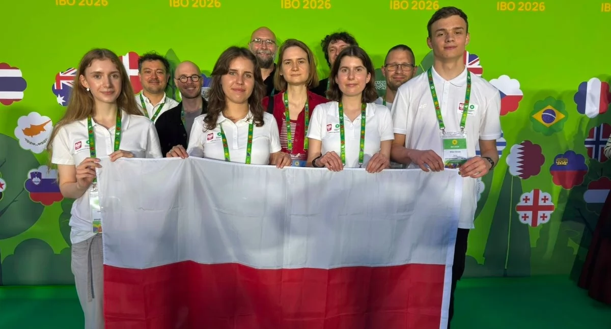 Izabela Naumiuk (trzecia od lewej) - zdobyła brązowy medal na Międzynarodowej Olimpiadzie Biologicznej. Fot. Arch. prywatne