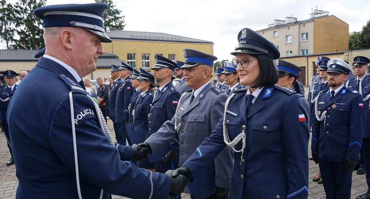 Awans na wyższy stopień oficerski otrzymuje st. asp. Monika Księżopolska fot. sej