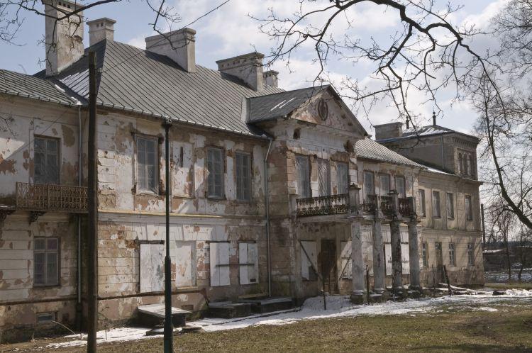 Pałac w Mordach czeka na inwestora. - fot. 