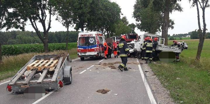 Trasa jest zablokowana, policja wyjaśnia okoliczności wypadku - fot. KPP