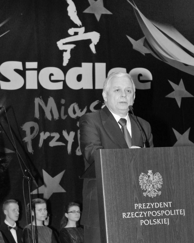 Prezydent Lecha Kaczyński podczas wizyty w Siedlcach w marcu 2009 roku. (fot. J. Mazurek)  - fot. 