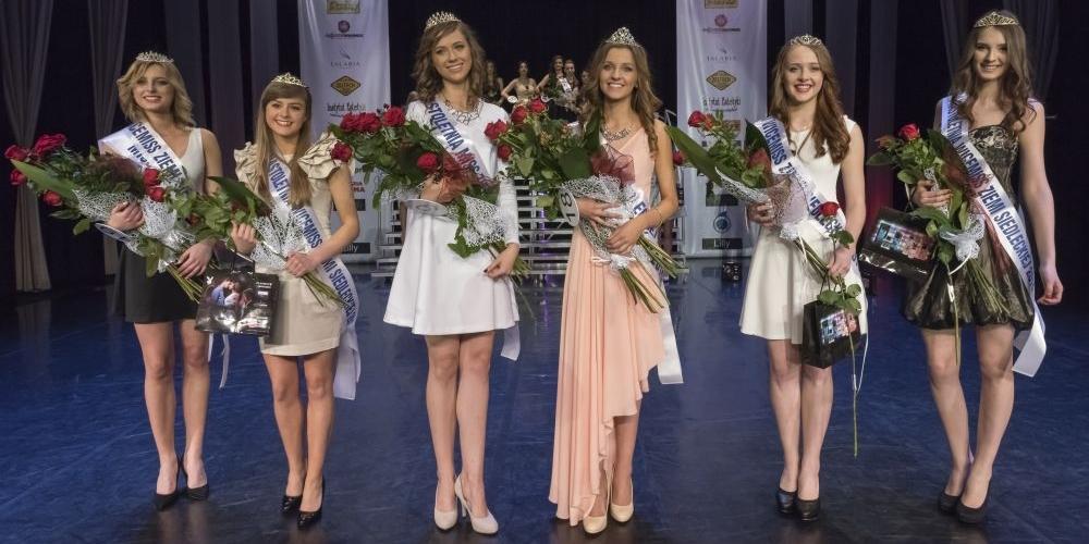 Laureatki Wyborów Miss Ziemi Siedleckiej 2015 i Nastoletnia Miss Ziemi Siedleckiej 2015. (fot. J. Mazurek)