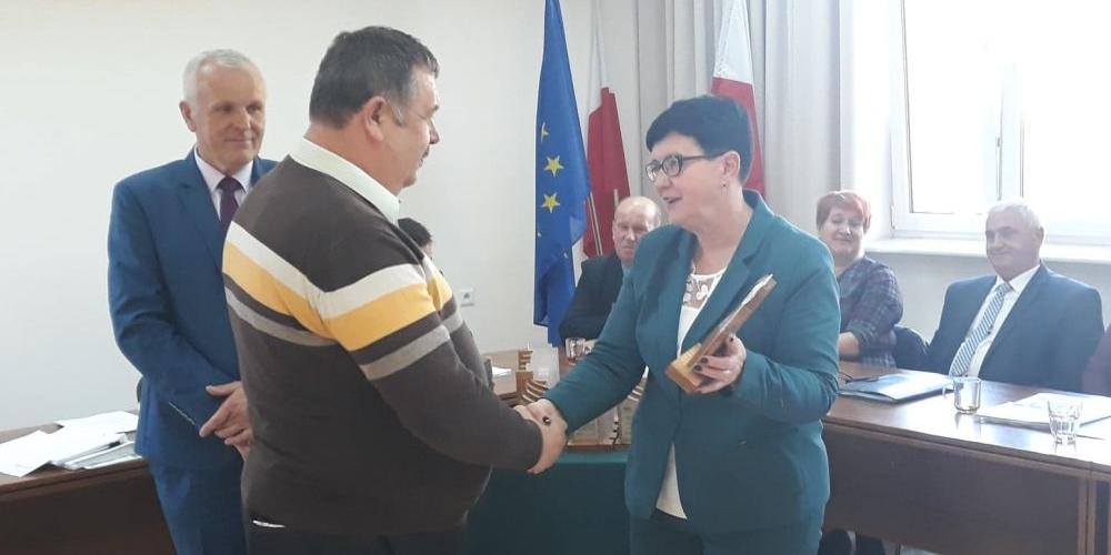 Statuetki wręczała wójt Krystyna Mikołajczuk-Bohowicz