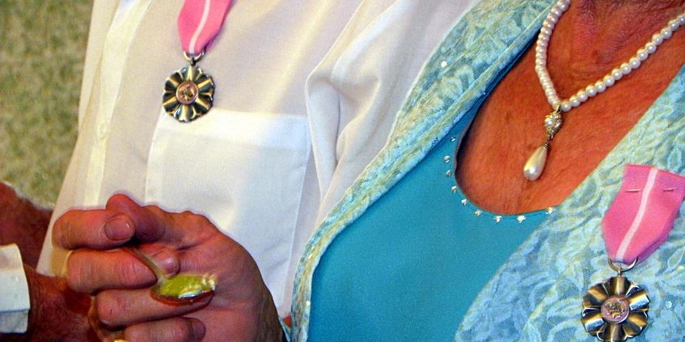 Z okazji jubileuszu 50-lecia pożycia małżeńskiego pary małżeńskie otrzymują medale od prezydenta RP. Fot. PGL