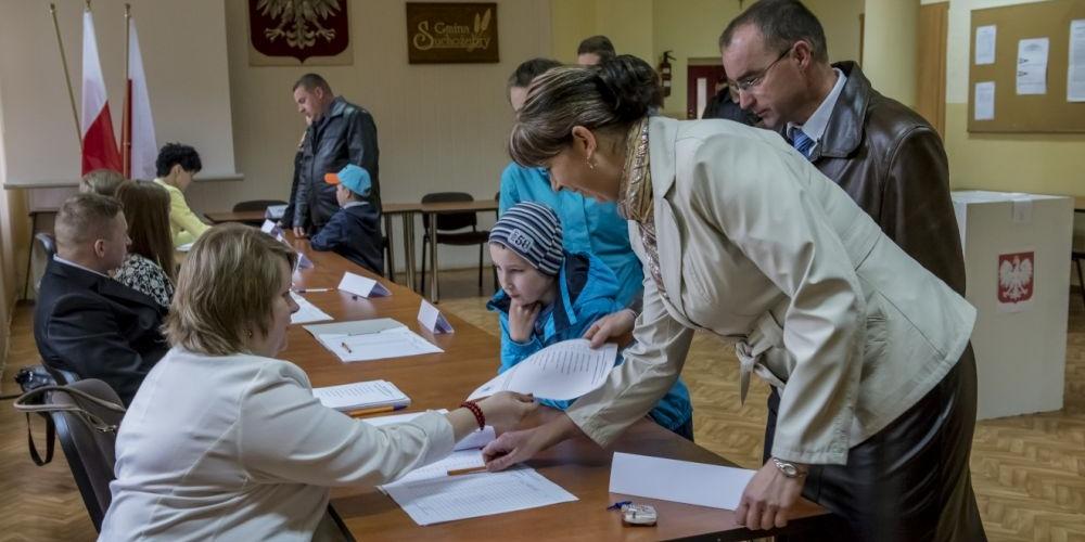 Głosuja wyborcy z gminy Suchożebry. Fot Janusz Mazurek - fot. 