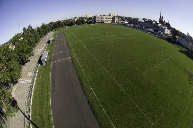 Mieszkańcy ulic Katedralnej i Sportowej,  przy których znajduje się stadion, nie chcą budowy galerii handlowej 
w swoim sąsiedztwie,  natomiast kupcy zbierają podpisy popierające rozpisanie referendum w tej sprawie. Fot. Janusz Mazurek - fot. 
