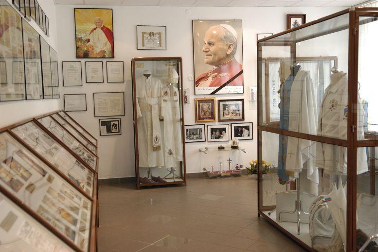 Eksponaty zgromadzone w Muzeum Jana Pawła II 
Adam Klejc zdobywał sobie tylko znanymi sposobami. Fot. Janusz Mazurek - fot. 