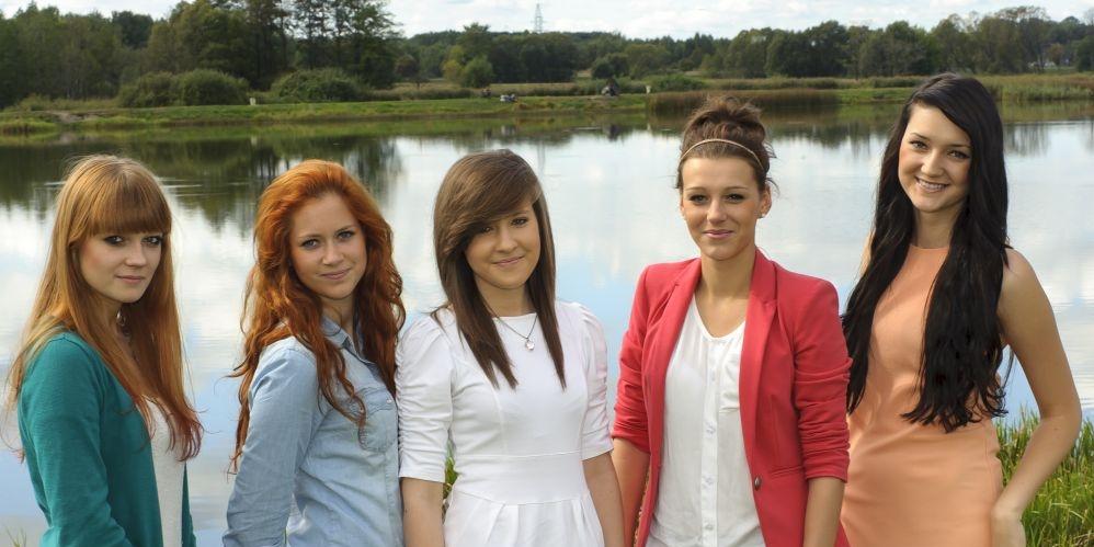 Laureatki konkursu „Dziewczyna Lata 2012” (od lewej): Anna Krupa, Anna Woźna,
Żaneta Sobiczewska, Aleksandra Burgs, Karolina Garwolińska. (fot. J. Mazurek) - fot. 
