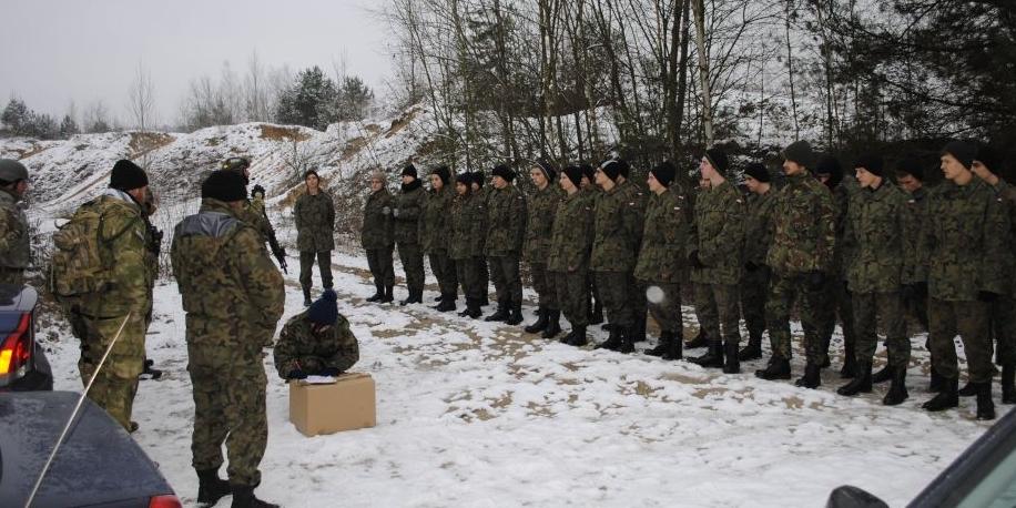 Zajęcia na poligonie ( fot. LO w Kosowie Lackim) - fot. 