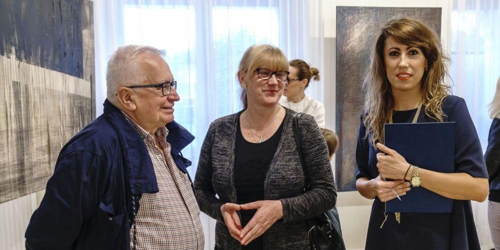 Aleksandra Rykała ze swoją mamą i profesorem