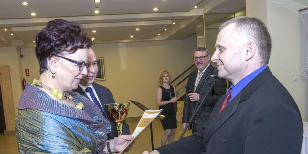 Wiceprezydent Siedlec Anna Sochacka i trener Andrzej Wasilewski. Fot. Janusz Mazurek - fot. 