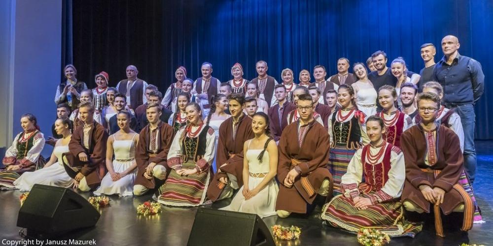 Wspólne zdjęcie obu zespołów. Fot.Janusz Mazurek
