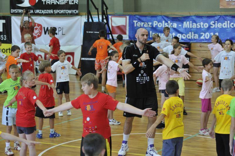 Marcin Gortat podczas treningu na hali OSiR w Siedlcach. (fot. Janusz Mazurek) - fot. 