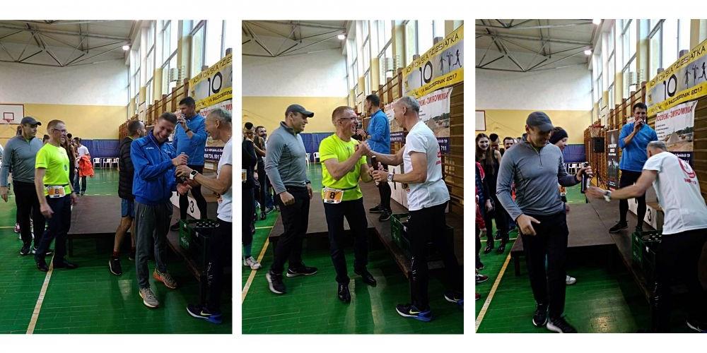 Wójt gminy Adamów, który sam należy do Klubu Biegacza „V-Max-Adamów”, bez zażenowania rozdawał piwo na imprezie sportowej. Obdarowani biegacze mają wesołe miny. Fot. Arch. pryw.