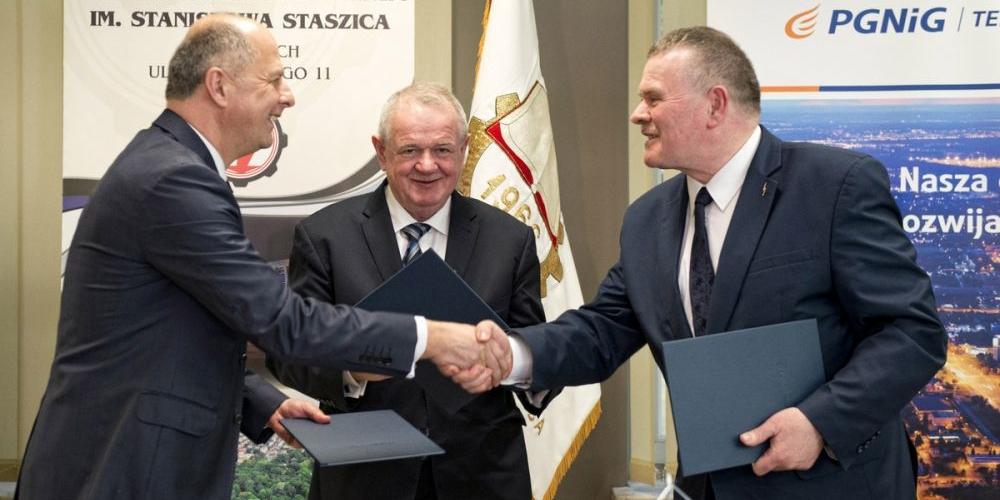 Sygnatariusze umowy - Jerzy Kopański, Wojciech Kudelski, Jarosław Głowacki - fot. Aga Król