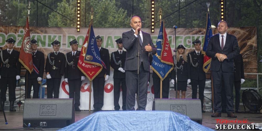 Gospodarze dożynek - starosta siedlecki Dariusz Stopa i wójt gminy Wodynie Wojciech Klepacki