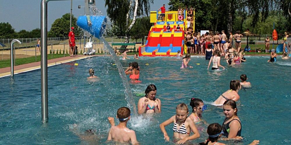 Pływalnia Letnia „Delfin” skutecznie kusi atrakcjami. Fot. PGL - fot. 