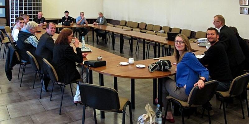 Sala konferencyjna im. Jana Pawła II w Łukowie. Jedno ze spotkań z mieszkańcami Łukowa
na temat budżetu obywatelskiego, zorganizowanych przez Stowarzyszenie Civitas Lukoviensis. Fot. PGL - fot. 
