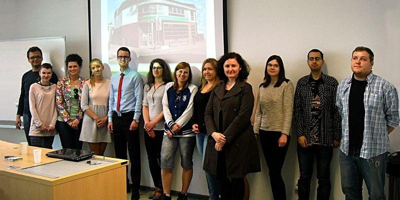 Maciej Nurzyński (piąty od lewej w czerwonym krawacie) w czasie wykładu dla studentów UPH. Fot. Arch. BS w Łukowie - fot. 