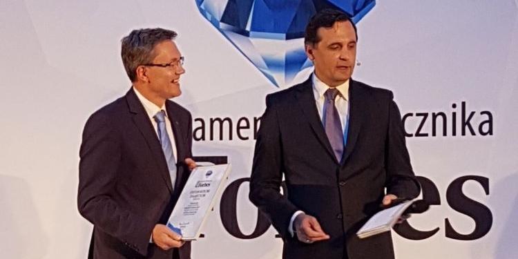 Prezes CMD Paweł Żuk odbiera nagrodę miesięcznika Forbes. - fot. fot. arch.
