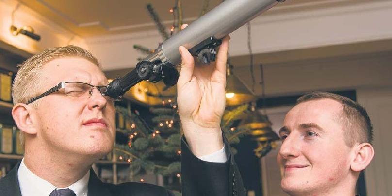 Michał Osiński (z lewej) i Sławomir Miernicki z Siedleckiego Towarzystwa Astronomicznego. (fot. J. Mazurek) - fot. 