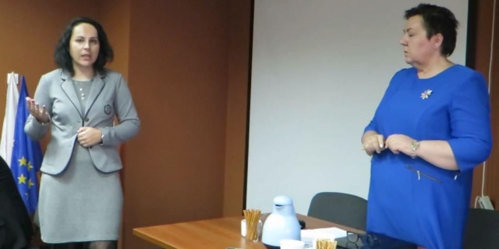 Iwona Muder i Sylwia Osipiuk. Kadr z filmu MC - fot. 