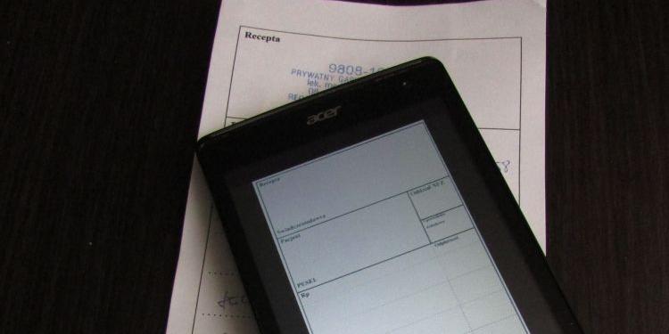 Elektroniczną receptę zrealizujemy przy użyciu telefonu komórkowego. Ale jeśli ktoś nie posiada komórki, wtedy otrzyma wydruk recepty.  - fot. 