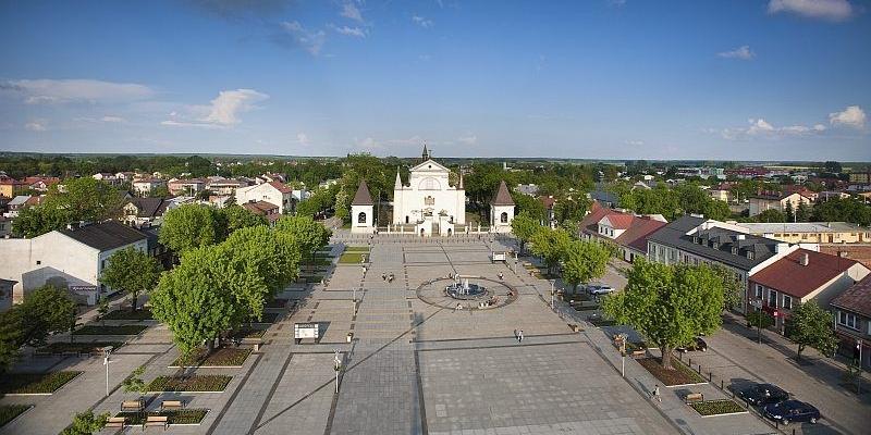 Panorama Węgrowa z Bazyliką Mniejszą i zrewitalizowanym Rynkiem Mariackim. fot. M. Rząca  - fot. 