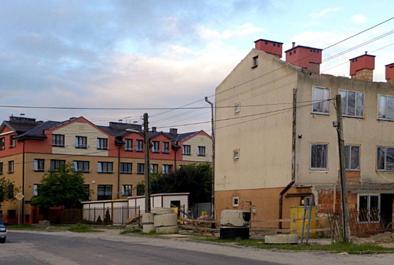 Pawilon Domu Dziecka przy ul. Broniewskiego w Łukowie w remoncie. Tymczasem urzędnikom z Lublina nie podoba się to, że dzieci z Domu Dziecka zamieszkują tymczasowo w znajdującym się po sąsiedzku DPS-ie. Fot. PGL - fot. 