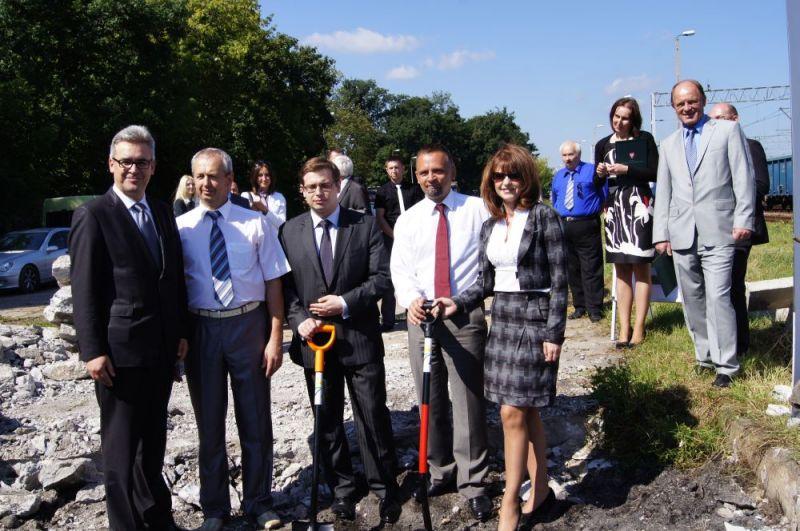 17 sierpnia nastąpiło oficjalne przekazanie terenu pod parking w systemie \