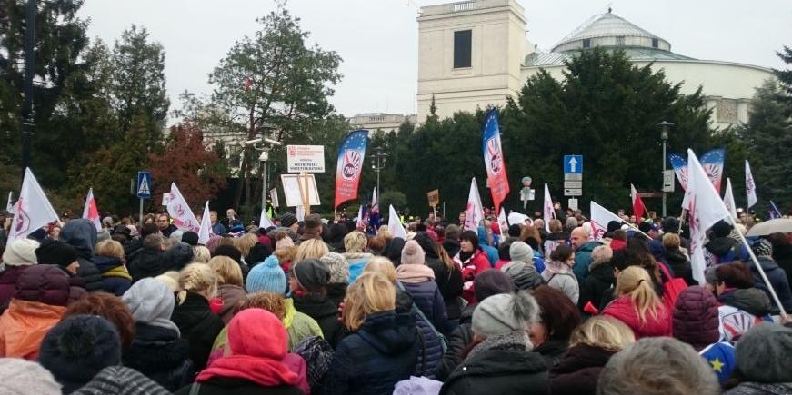 Sobotnia manifestacja przeciwko zmianom w oświacie - fot. K. Chaberski