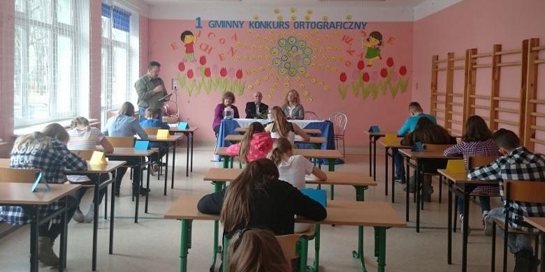 Konkurs w trakcie fot. Szkoła Podstawowa im. Kawalerów Uśmiechu w Grali Dąbrowiźnie - fot. 