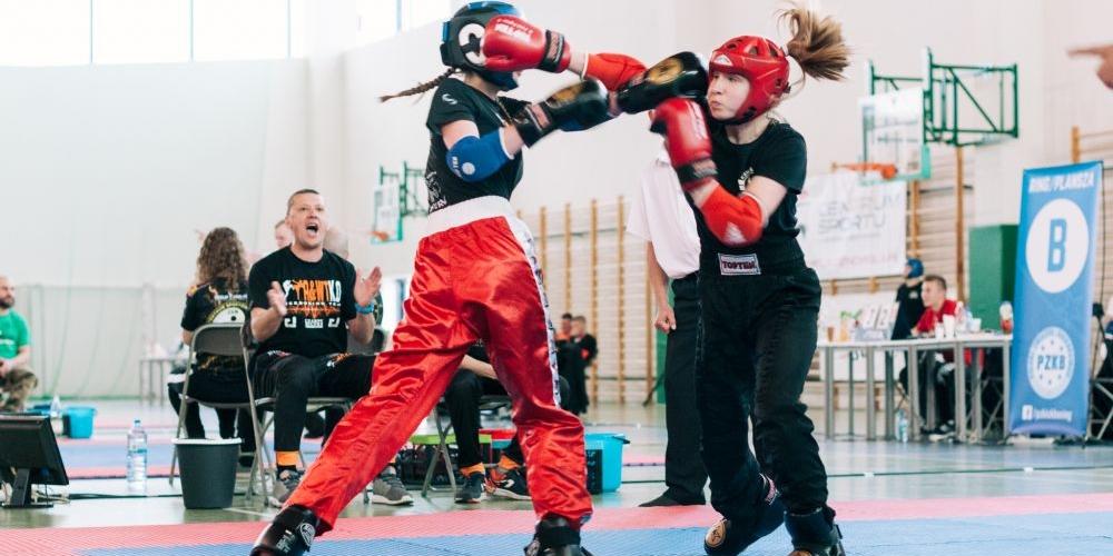 Młode kickbokserki podczas walki. Fot. Arch. KSW Łuków - fot. KSW Łuków