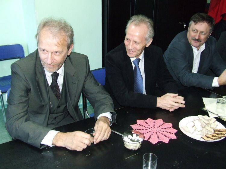 Na zdjęciu od lewej: Ryszard Stachurski, Jan Krypa i Kazimierz Sitkiewicz w trakcie merytorycznej dyskusji. Fot. MB - fot. 