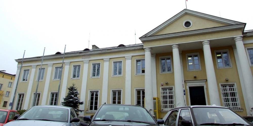 Dylemat samorządowca: Zbyt wysokie podatki spowodują zamieranie gospodarki miejskiej, ale zbyt niskie nie pozwalają na jej finansowanie. Na zdjęciu Urząd Miasta w Siedlcach. Fot. pyt - fot. 
