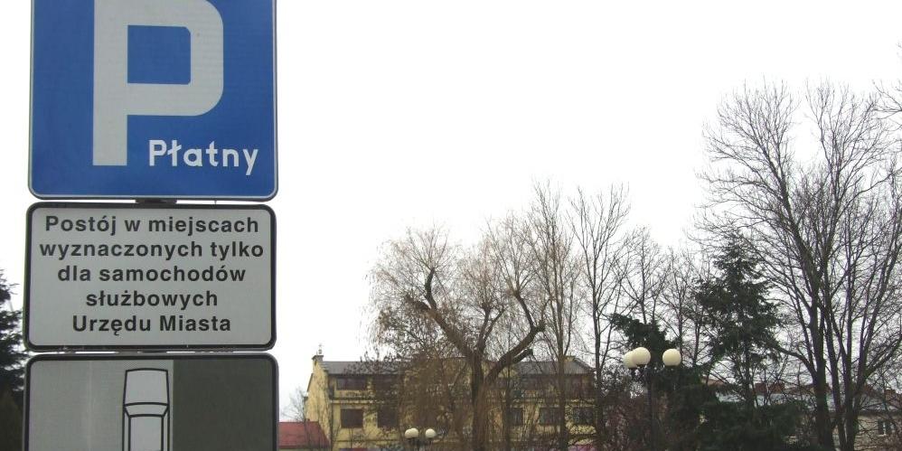 Parking przed Urzędem Miasta - fot. 