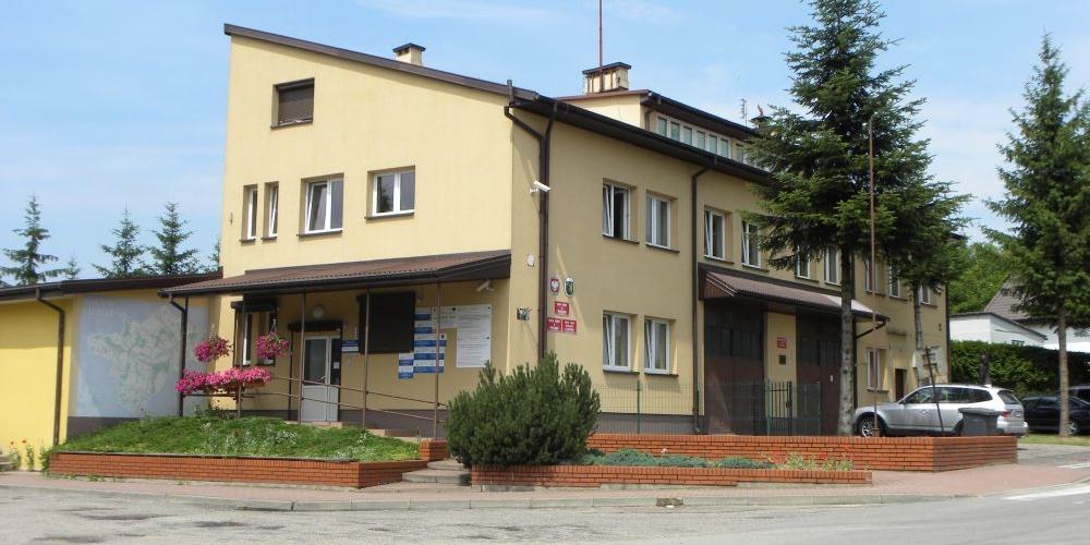 Budynek Urzędu Gminy w Wierzbnie. fot. sej
